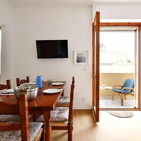 The House Of Sunshine! Apartment